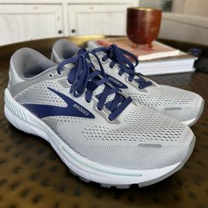 Brooks Adrenaline GTS women’s running shoes. Like new. Size 9.